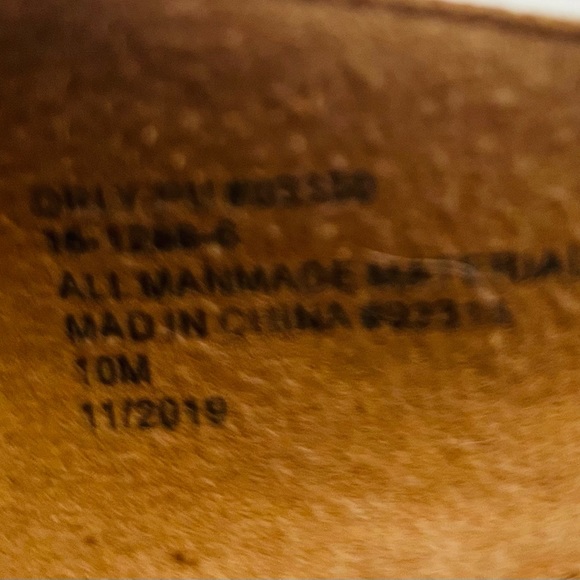 White Faux Leather Block Heel Sandals - size 7 - Picture 4 of 7